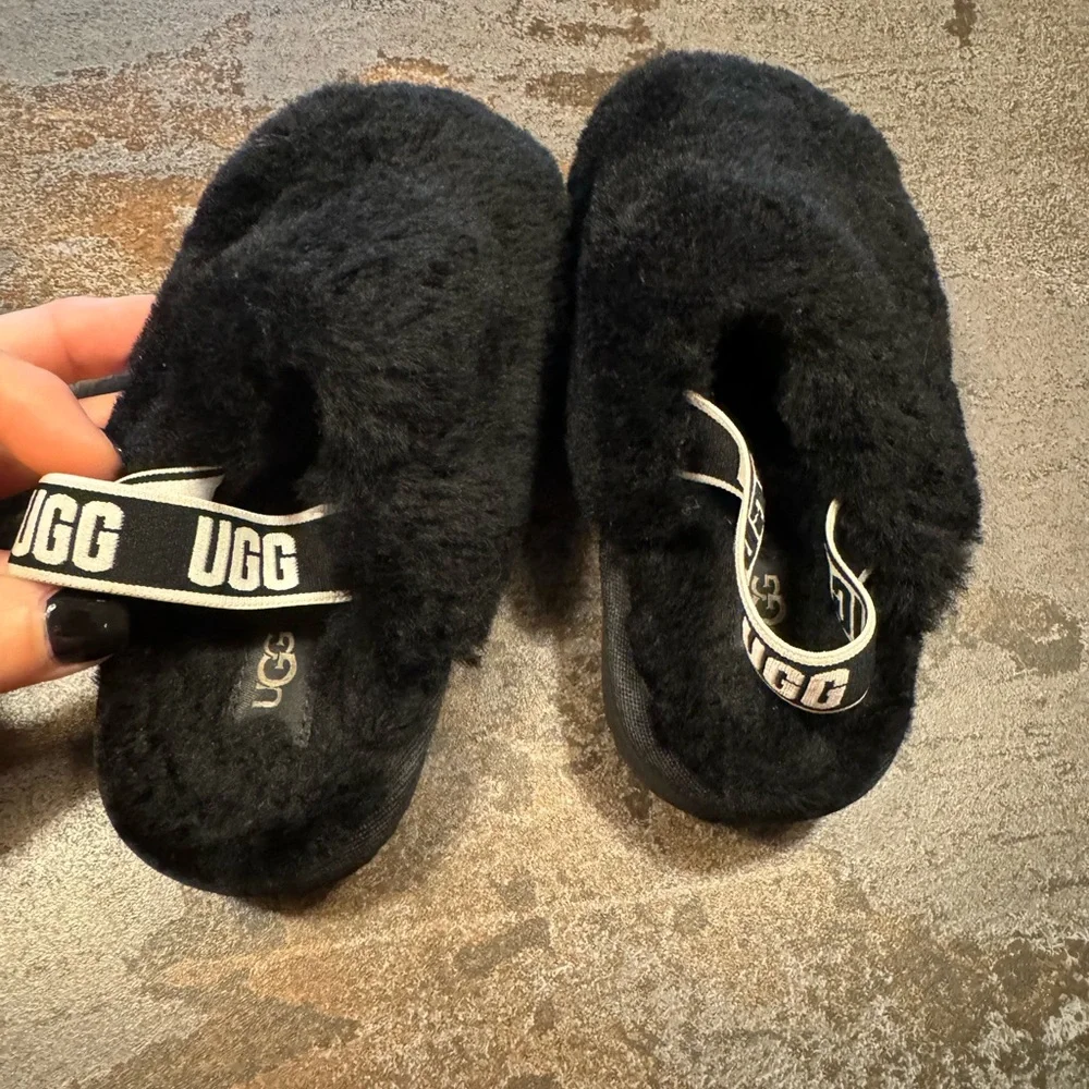 UGG black chikdren’s